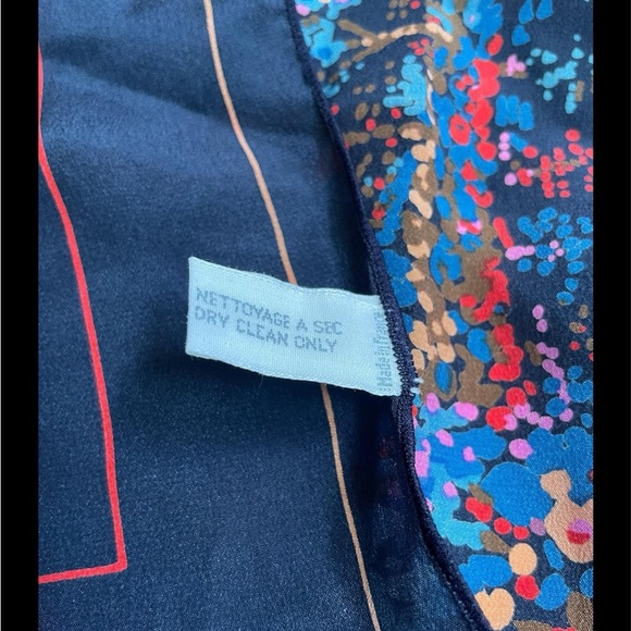 Christian Dior scarves - Picture 5 of 5